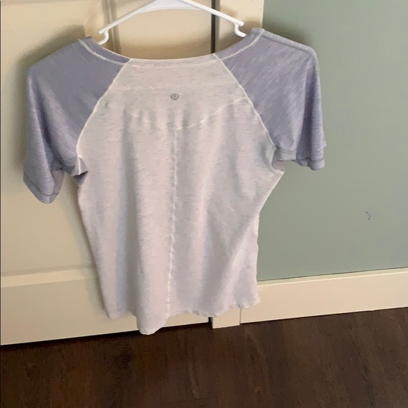 Lululemon Athletica T-shirt - Picture 2 of 3